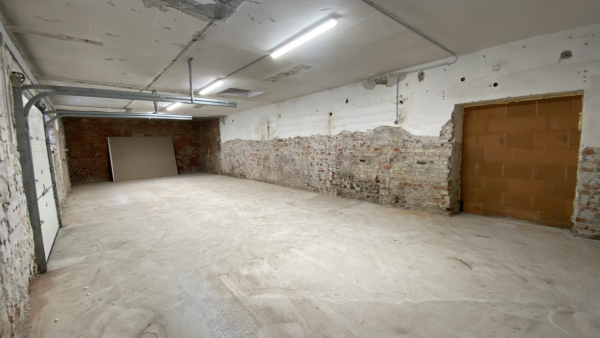 80 m² műhely/raktár